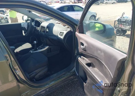 2019 Jeep Compass Sport 4X4 from USA, damaged, VIN 3C4NJDAB1KT599782